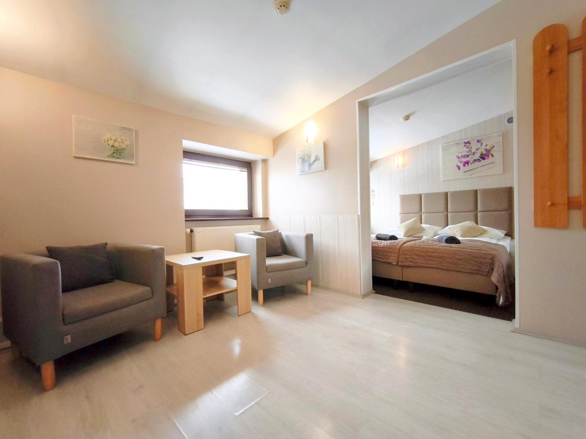 Pokoje Goscinne I Apartamenty Krupowki 19 — Photos 2